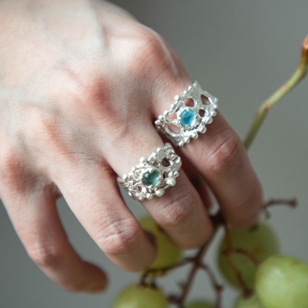 Cosmo Ring Peridot Hover
